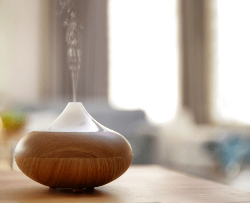 ◎インテリアになじむ温かみのある 木目調のアロマディフューザー