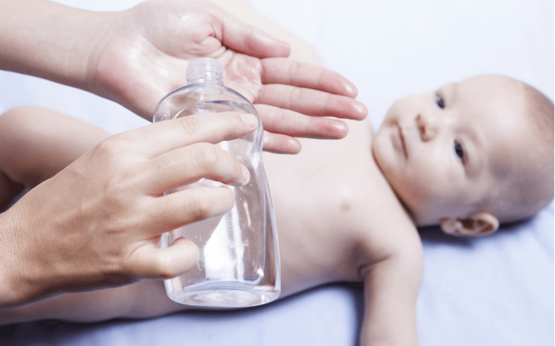 アロマオイルは何歳から使えるの？赤ちゃんや子どもにおすすめのアロマオイルと使い方