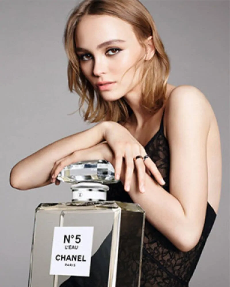モテ香水人気NO1 ジョニーデップモデル 新フレンチ・ロリータ♡リリー・ローズ・デップの愛用香水とは